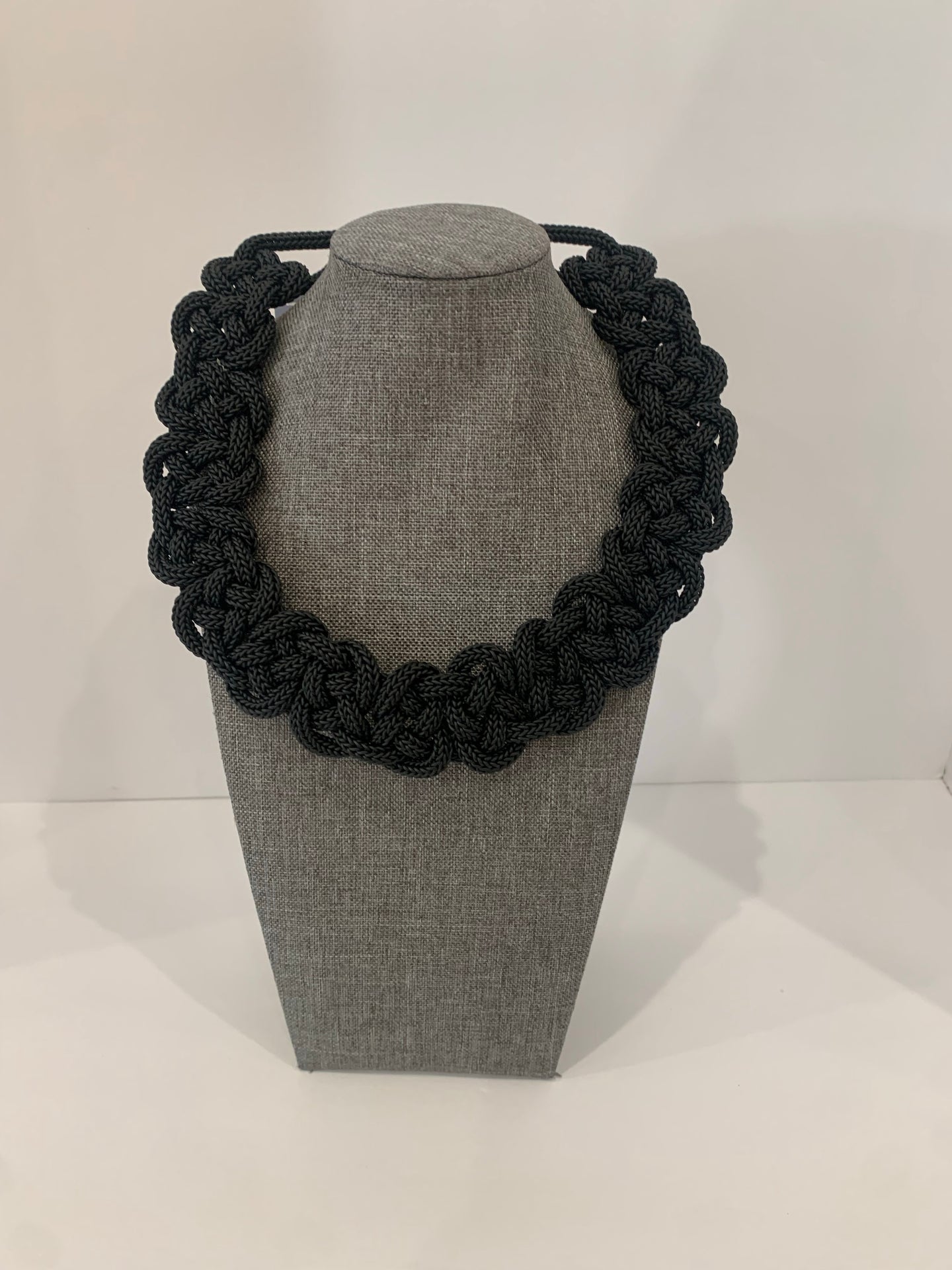 Woven Necklace W Magnetic Closure